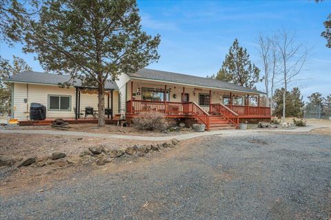 Tiny photo for 3855 NW Montgomery Avenue, Redmond, OR 97756 (MLS # 220212148)