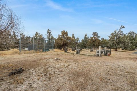 Tiny photo for 3855 NW Montgomery Avenue, Redmond, OR 97756 (MLS # 220212148)