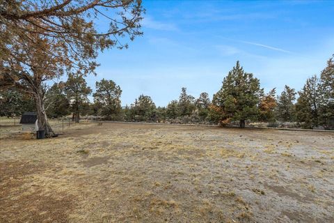 Tiny photo for 3855 NW Montgomery Avenue, Redmond, OR 97756 (MLS # 220212148)