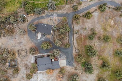 Tiny photo for 3855 NW Montgomery Avenue, Redmond, OR 97756 (MLS # 220212148)