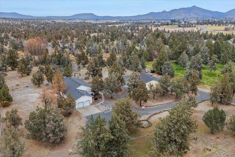 Tiny photo for 3855 NW Montgomery Avenue, Redmond, OR 97756 (MLS # 220212148)