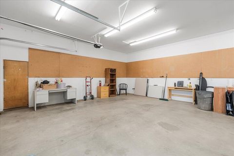 Tiny photo for 3855 NW Montgomery Avenue, Redmond, OR 97756 (MLS # 220212148)