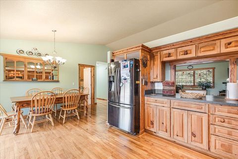 Tiny photo for 3855 NW Montgomery Avenue, Redmond, OR 97756 (MLS # 220212148)