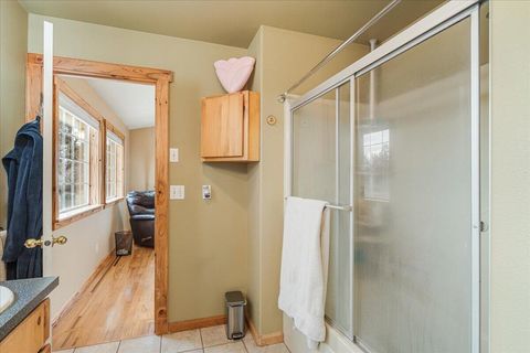 Tiny photo for 3855 NW Montgomery Avenue, Redmond, OR 97756 (MLS # 220212148)