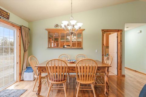 Tiny photo for 3855 NW Montgomery Avenue, Redmond, OR 97756 (MLS # 220212148)