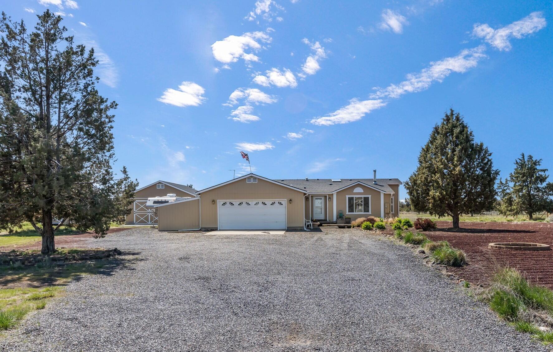 6577 SW Shad Road