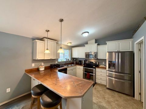 Tiny photo for 15751 Park Drive, La Pine, OR 97739 (MLS # 220217031)