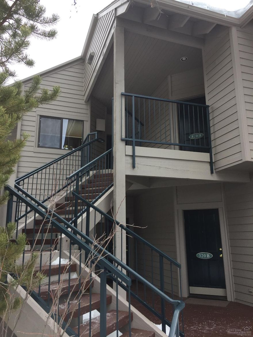 Beautiful condo at Mt. Bachelor Village that has been fully remodeled. Overlooks the Deschutes river, comes fully furnished, has all of the amenities of Mt. Bachelor Village. Enjoy the pool, hot tub, clubhouse and access to the river trail. On the road to Mt. Bachelor and close to downtown and the Old Mill District. This is 10 rotating weeks Monday - Monday. Sorry, no pets allowed.