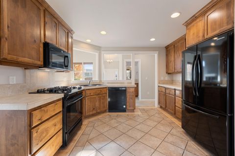 Tiny photo for 2055 NW Larch Avenue, Redmond, OR 97756 (MLS # 220211696)