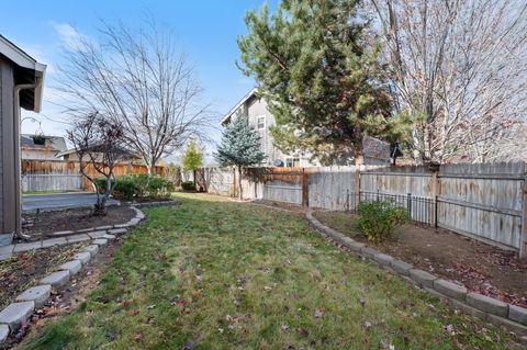 Tiny photo for 2055 NW Larch Avenue, Redmond, OR 97756 (MLS # 220211696)