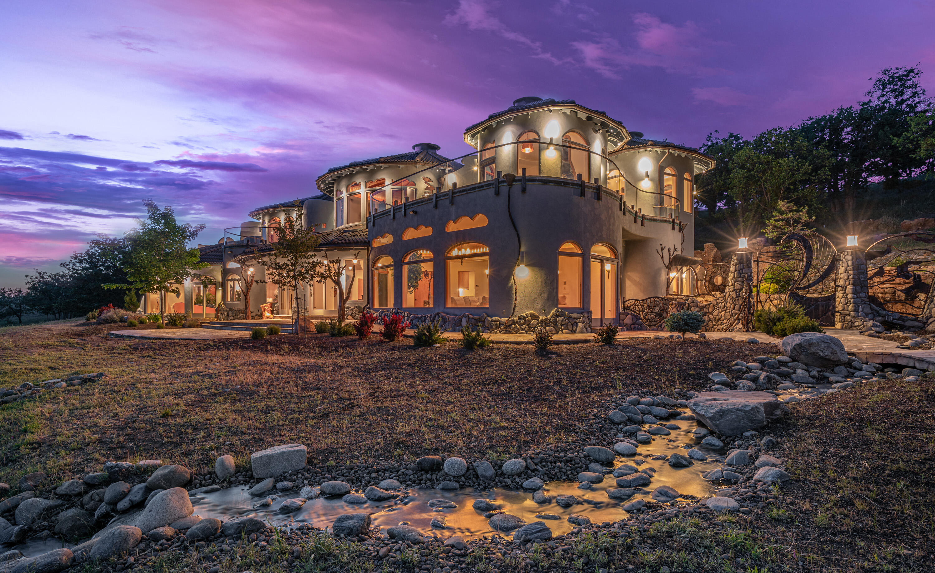 2700 N Valley View Road