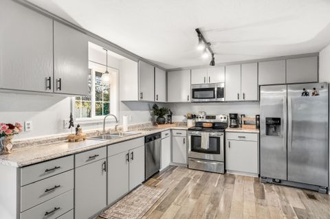 Tiny photo for 775 Garfield Street, Medford, OR 97501 (MLS # 220212777)