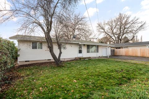 Tiny photo for 775 Garfield Street, Medford, OR 97501 (MLS # 220212777)