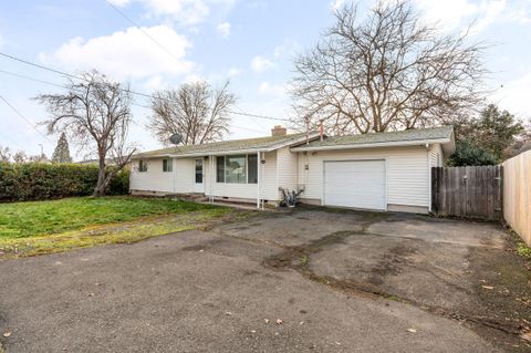 Tiny photo for 775 Garfield Street, Medford, OR 97501 (MLS # 220212777)