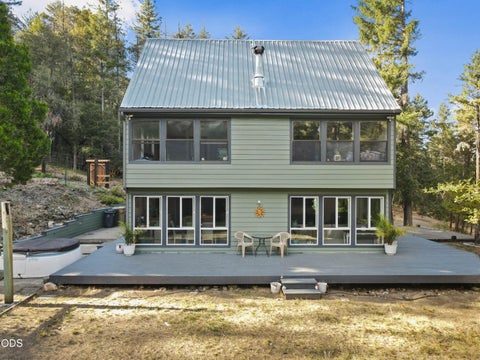 Photo of 2602 Winona Road, Grants Pass, OR 97526 (MLS # 220229447)