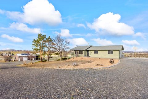 Tiny photo for 896 SE Dover Lane, Madras, OR 97741 (MLS # 220213745)