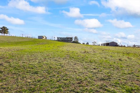 Tiny photo for 896 SE Dover Lane, Madras, OR 97741 (MLS # 220213745)