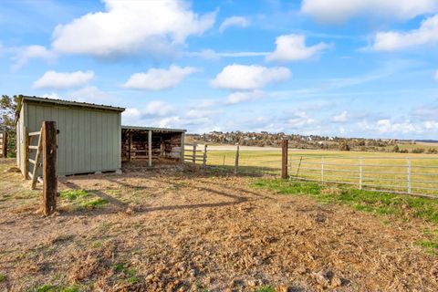 Tiny photo for 896 SE Dover Lane, Madras, OR 97741 (MLS # 220213745)