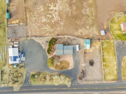 Photo of 896 SE Dover Lane, Madras, OR 97741 (MLS # 220213745)