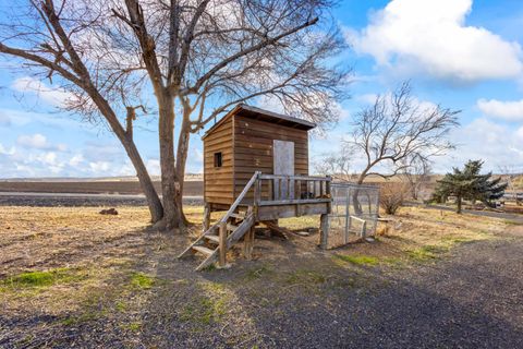 Tiny photo for 896 SE Dover Lane, Madras, OR 97741 (MLS # 220213745)