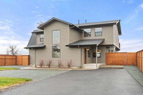 Photo of 1030 SW River Mist Lane, Grants Pass, OR 97527 (MLS # 220215092)