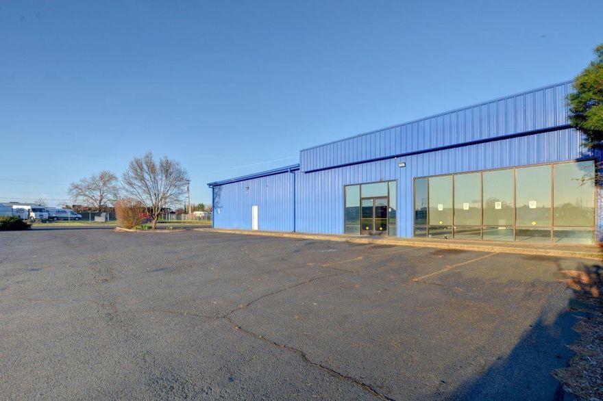 A newer built (2002) huge 6000sf of total space on 1.17 acres on a corner lot!  2700sf retail store front with tall windows on two walls providing lots of natural light plus the huge warehouse in back.  30+ parking spots including ADA parking.  The sidewalls are 16 feet high in this clear span building that is light and bright!  There's an office area and the warehouse has loft storage and a loading door.  ADA bathroom, breakroom, Hunter Communications available, two-200 amp electric services, two Daiken HVAC systems all under a metal roof.  Additional room on the lot to expand or build another building and the empty 1.17 acre lot next door is available and separately listed.