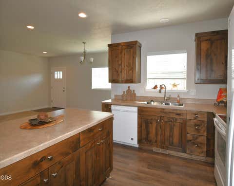Tiny photo for 2649 NE Colleen Road, Prineville, OR 97754 (MLS # 220227248)