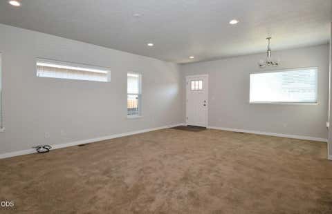 Tiny photo for 2649 NE Colleen Road, Prineville, OR 97754 (MLS # 220227248)