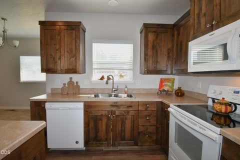 Tiny photo for 2649 NE Colleen Road, Prineville, OR 97754 (MLS # 220227248)