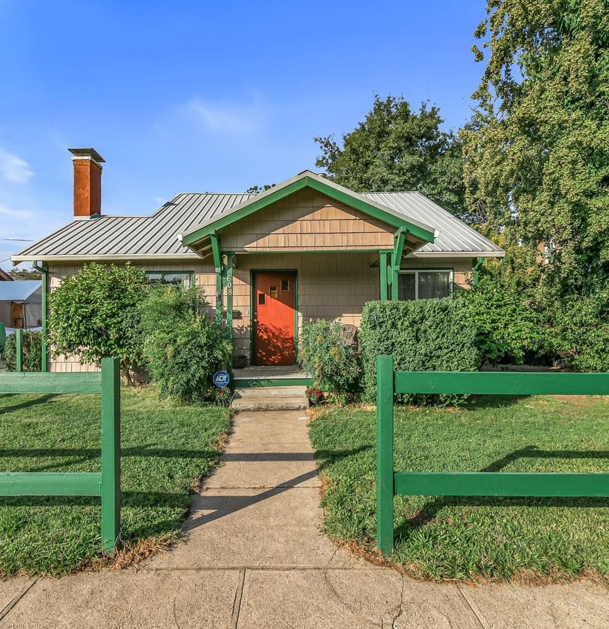 Charming Cottage Home Near Downtown Medford
Welcome to this picture-perfect 2-bedroom, 1-bath cottage home offering 1,000 SQFT of character and comfort. With fresh paint on the exterior, this home sits on a low-maintenance 0.11-acre lot with a detached 1-car garage with a metal roof for added convenience. Enjoy peaceful mornings on the inviting front porch or relax in privacy on the cozy back patio ideal for entertaining or quiet evenings. Located just minutes from downtown Medford, you're close to shopping, dining, and everyday essentials. A charming blend of historic charm and modern convenience this is cottage home living at its best!