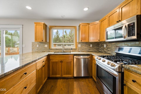 Tiny photo for 63441 Stacy Lane, Bend, OR 97701 (MLS # 220225731)