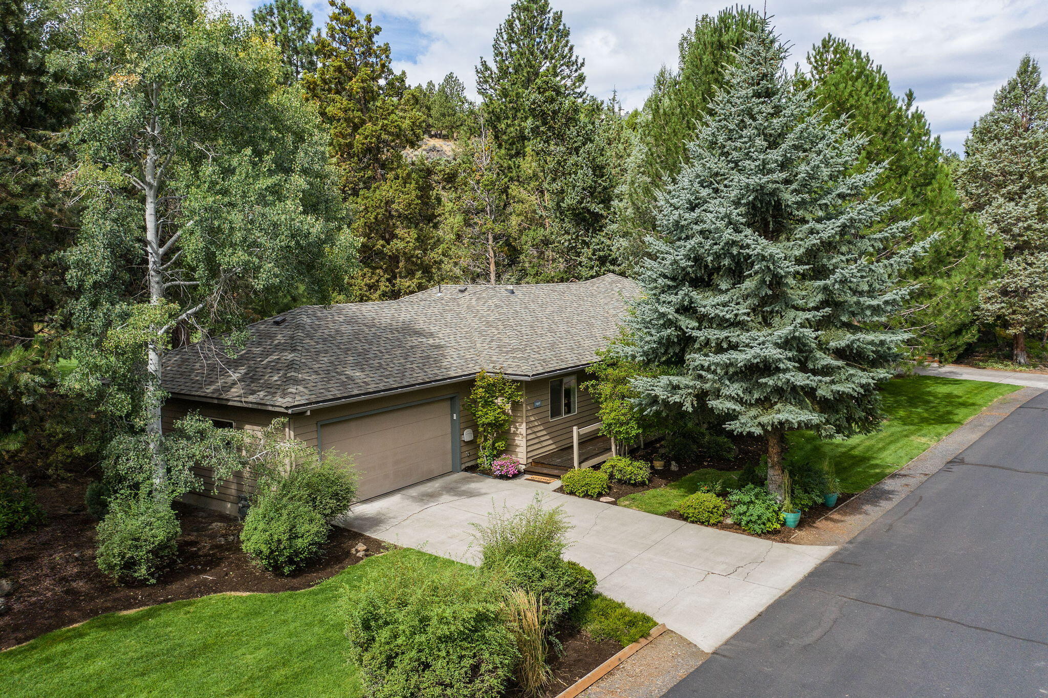 3175 NW Clubhouse Drive