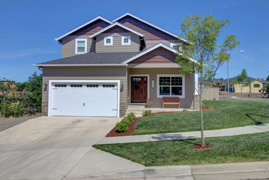 Gorgeous Custom built 4 bedroom, 2.5 Bath AND ground floor office in the prestigious Vista Pointe neighborhood of East Medford. Oregon Hills Park is simply a 1/2 block away. Tons of light throughout. Large kitchen w/ honed granite, walk in pantry, stainless steel appliances, covered front and back porches, large bedrooms with walk in closets, upstairs laundry. Private back yard with seasonal creek and mature landscaping.