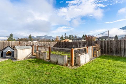Tiny photo for 1949 Haviland Drive, Grants Pass, OR 97527 (MLS # 220212640)