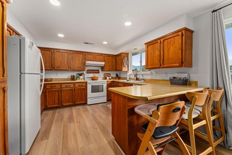 Tiny photo for 1949 Haviland Drive, Grants Pass, OR 97527 (MLS # 220212640)