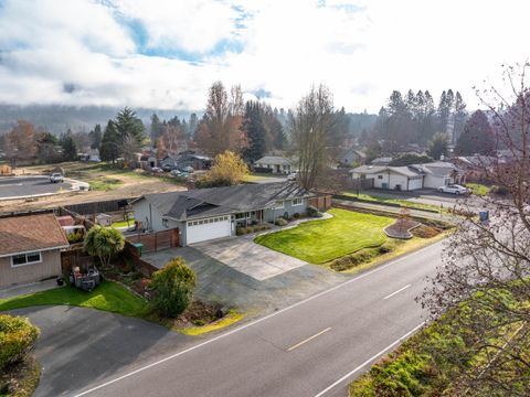 Tiny photo for 1949 Haviland Drive, Grants Pass, OR 97527 (MLS # 220212640)