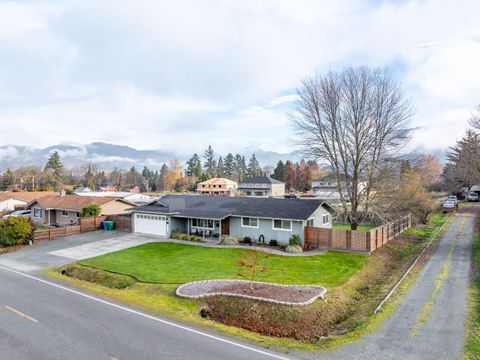 Tiny photo for 1949 Haviland Drive, Grants Pass, OR 97527 (MLS # 220212640)