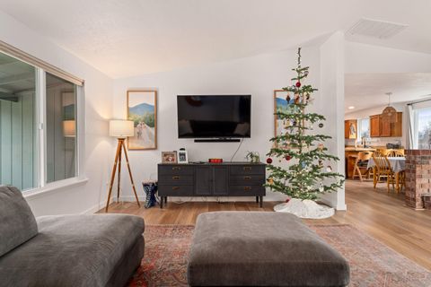 Tiny photo for 1949 Haviland Drive, Grants Pass, OR 97527 (MLS # 220212640)