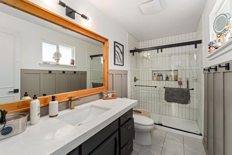 Tiny photo for 1949 Haviland Drive, Grants Pass, OR 97527 (MLS # 220212640)