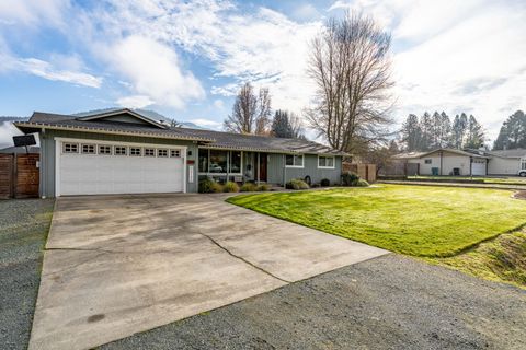 Tiny photo for 1949 Haviland Drive, Grants Pass, OR 97527 (MLS # 220212640)