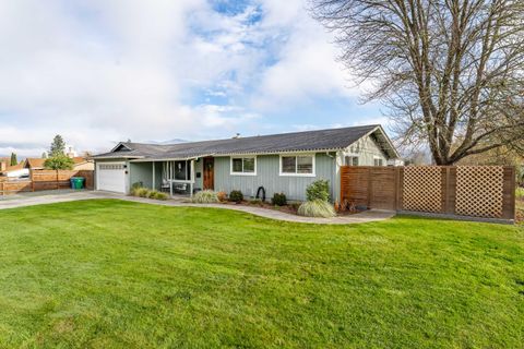 Tiny photo for 1949 Haviland Drive, Grants Pass, OR 97527 (MLS # 220212640)