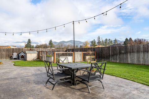 Tiny photo for 1949 Haviland Drive, Grants Pass, OR 97527 (MLS # 220212640)