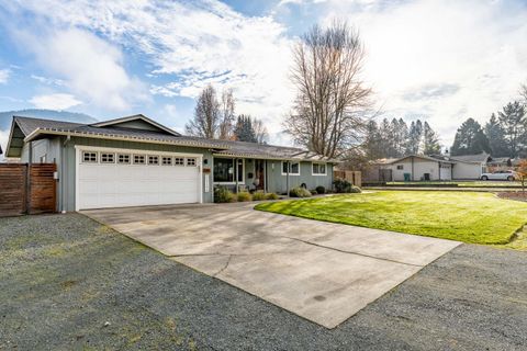 Tiny photo for 1949 Haviland Drive, Grants Pass, OR 97527 (MLS # 220212640)