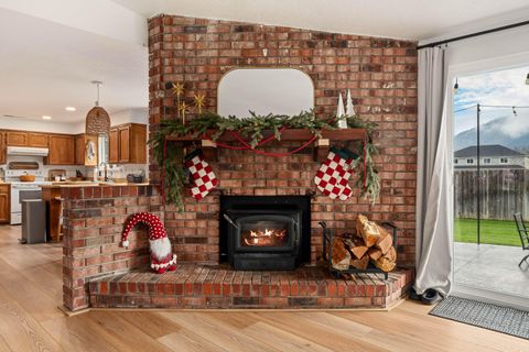 Tiny photo for 1949 Haviland Drive, Grants Pass, OR 97527 (MLS # 220212640)