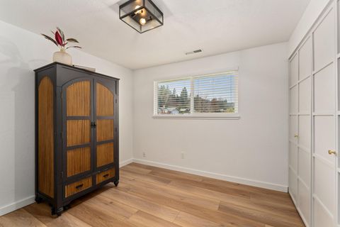 Tiny photo for 1949 Haviland Drive, Grants Pass, OR 97527 (MLS # 220212640)