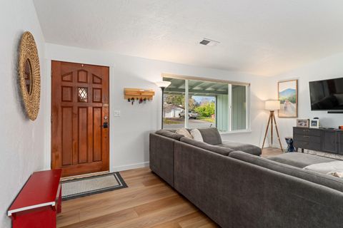 Tiny photo for 1949 Haviland Drive, Grants Pass, OR 97527 (MLS # 220212640)