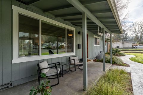 Tiny photo for 1949 Haviland Drive, Grants Pass, OR 97527 (MLS # 220212640)