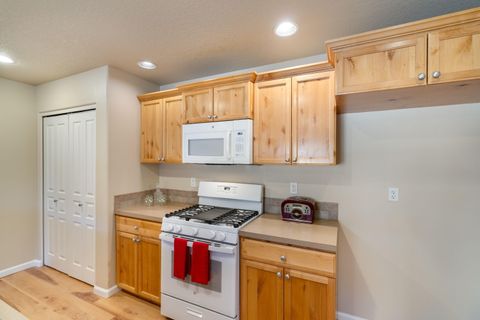 Tiny photo for 16559 Daisy Place, La Pine, OR 97739 (MLS # 220219544)