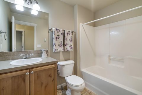 Tiny photo for 16559 Daisy Place, La Pine, OR 97739 (MLS # 220219544)