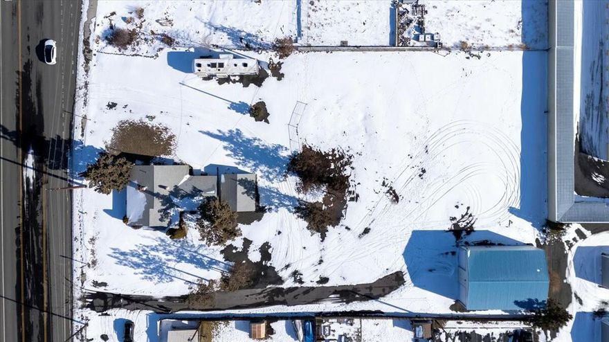 Great Commercial/Residential Lot with numerous possibilities!
Currently has a 1415 sq.ft. 2 bed I bath residential home with detached garage and a 36' X 48' Shop with a bathroom and washer & Dryer hookups. Shop doors are 16' tall by 11' 7'' wide. Property is in a great location near the corner of Maple & 6th street with  great visibility. Home can be rehabbed into a nice office if needed or kept as residential.